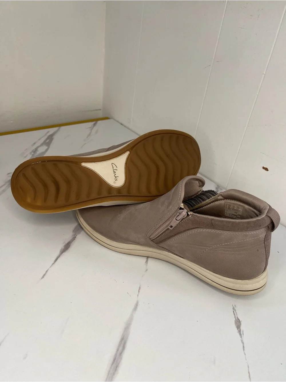 Clarks Cloudsteppers Casual Booties-Breeze Clover-Taupe- Size 8.5M